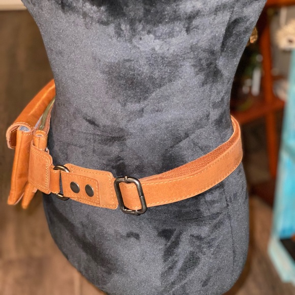 Spikes & Sparrow Belt Pouch. - Picture 6 of 6